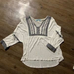 Francesca’s light weight long mid-sleeve - white
